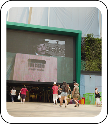Praça Central UBBO co ecrã gigante