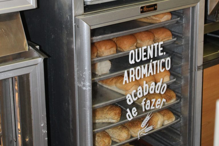 Forno com pão Subway